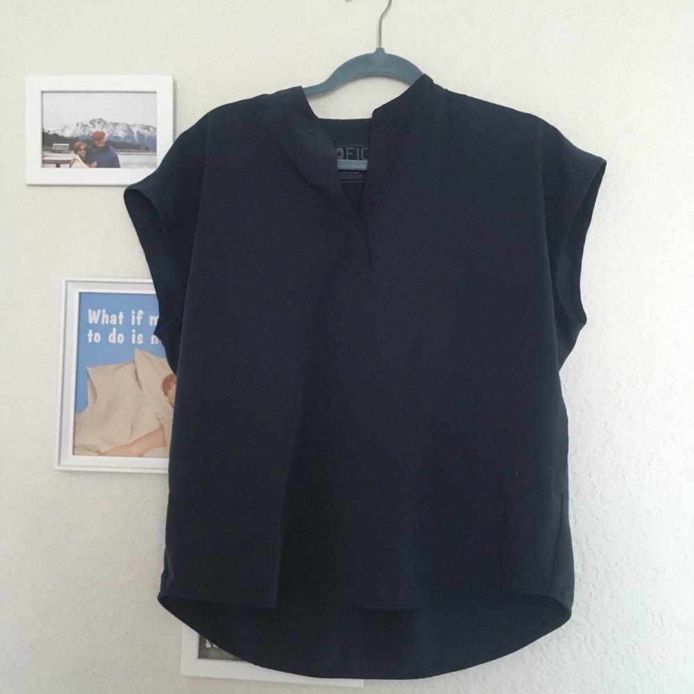 XS dark harbor colored figs scrub top